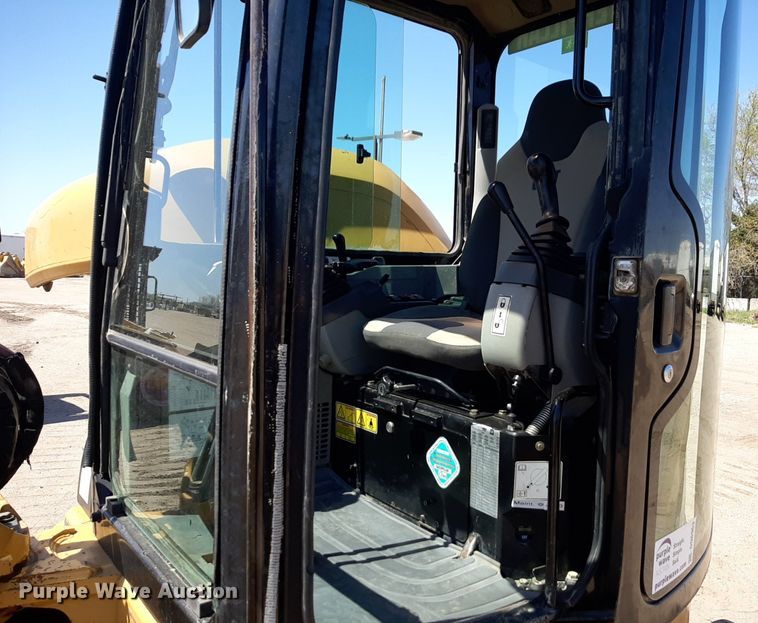 image for item DQ6963 2009 Caterpillar 304C CR mini excavator