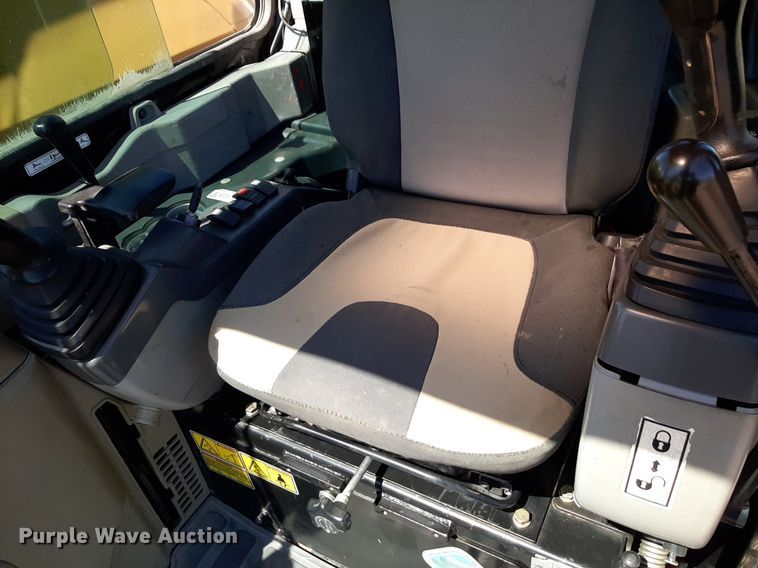 image for item DQ6963 2009 Caterpillar 304C CR mini excavator