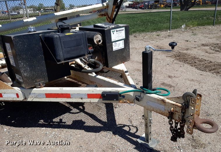 image for item DQ6965 2012 Larson 7500 reel trailer