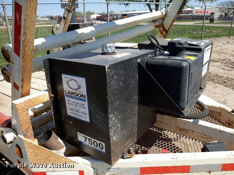 image for item DQ6965 2012 Larson 7500 reel trailer