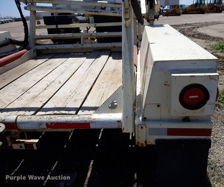 image for item DQ6965 2012 Larson 7500 reel trailer