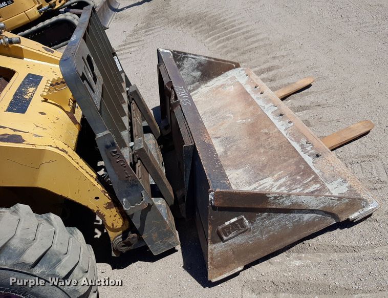 image for item DQ6968 2011 Caterpillar 252B3 skid steer loader