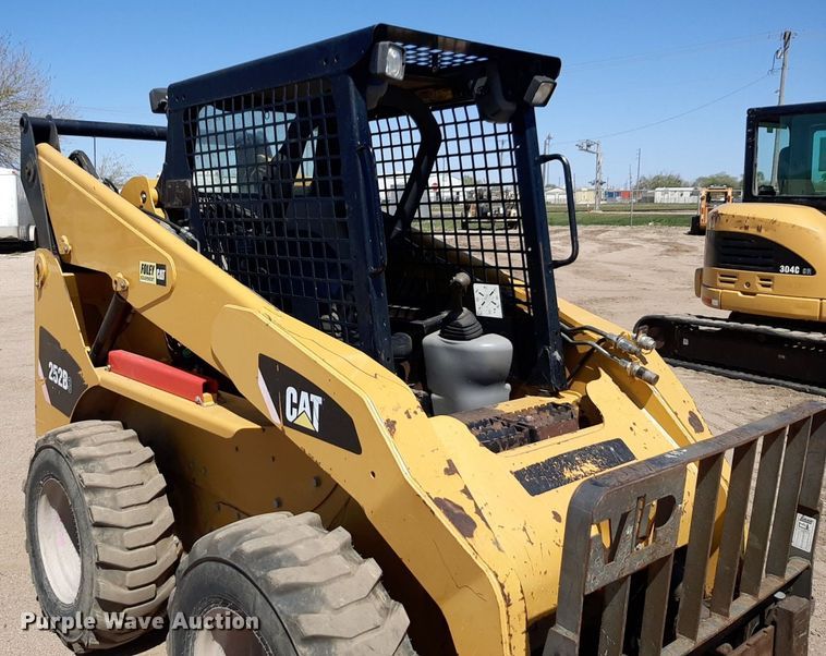 image for item DQ6968 2011 Caterpillar 252B3 skid steer loader