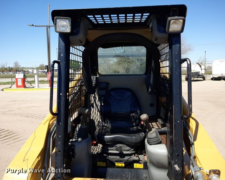 image for item DQ6968 2011 Caterpillar 252B3 skid steer loader