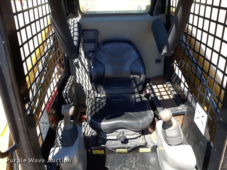 image for item DQ6968 2011 Caterpillar 252B3 skid steer loader