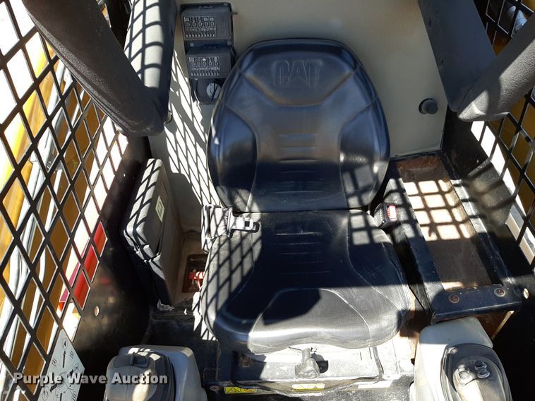 image for item DQ6968 2011 Caterpillar 252B3 skid steer loader