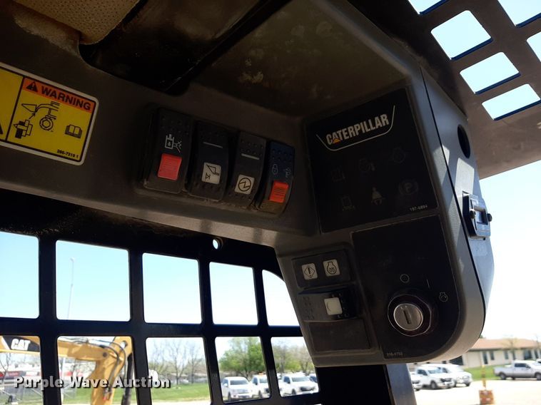 image for item DQ6968 2011 Caterpillar 252B3 skid steer loader