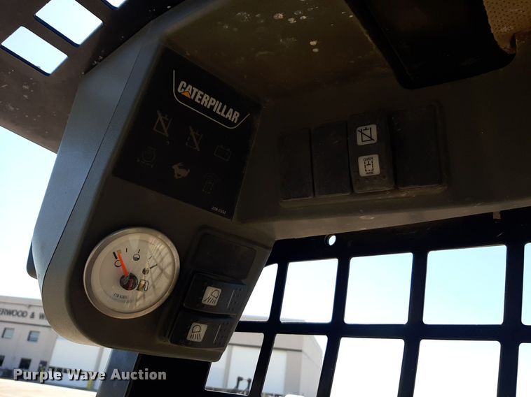 image for item DQ6968 2011 Caterpillar 252B3 skid steer loader