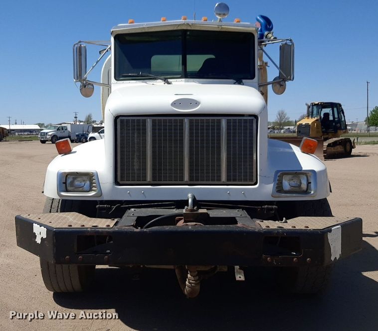 image for item DQ6969 2003 Peterbilt 330 water truck
