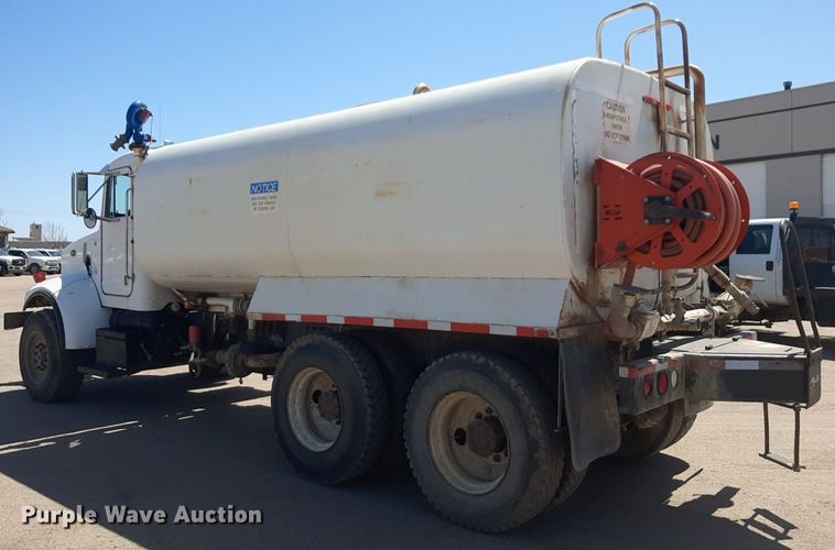 image for item DQ6969 2003 Peterbilt 330 water truck