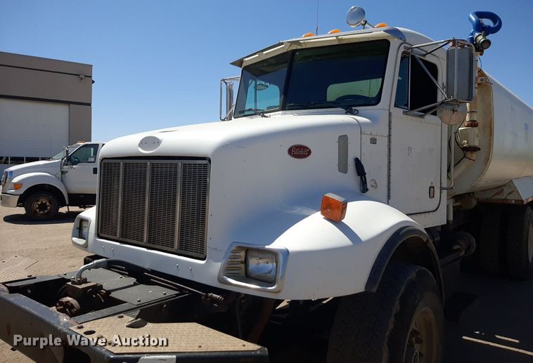 image for item DQ6969 2003 Peterbilt 330 water truck