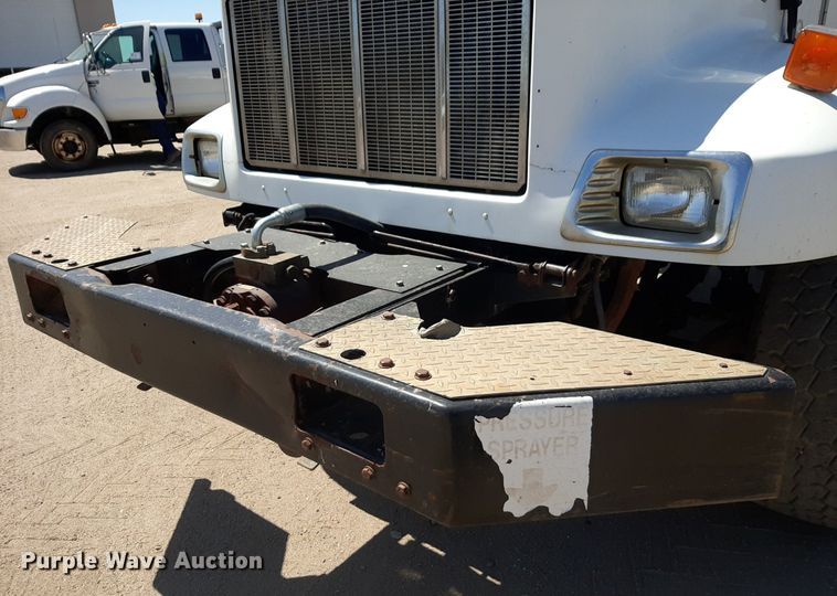 image for item DQ6969 2003 Peterbilt 330 water truck