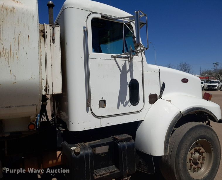 image for item DQ6969 2003 Peterbilt 330 water truck
