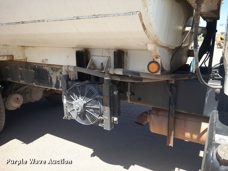 image for item DQ6969 2003 Peterbilt 330 water truck