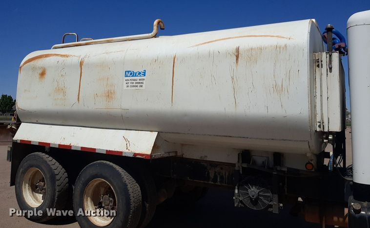 image for item DQ6969 2003 Peterbilt 330 water truck