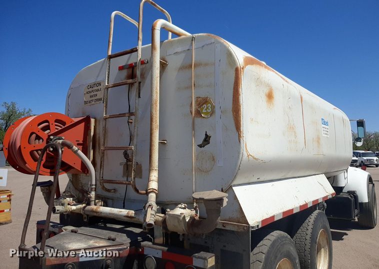 image for item DQ6969 2003 Peterbilt 330 water truck