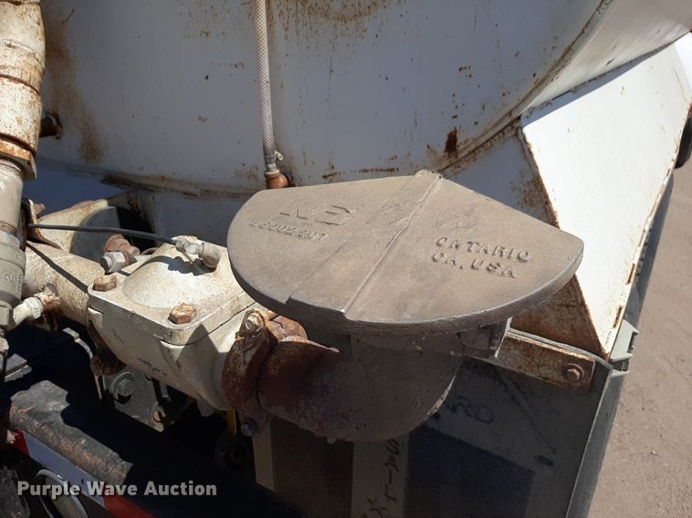 image for item DQ6969 2003 Peterbilt 330 water truck