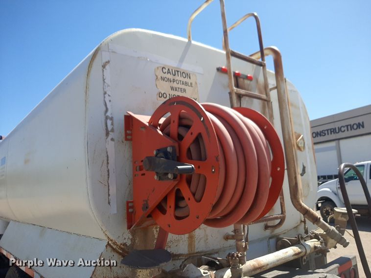 image for item DQ6969 2003 Peterbilt 330 water truck