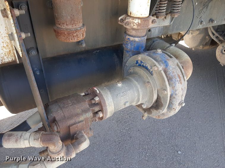 image for item DQ6969 2003 Peterbilt 330 water truck