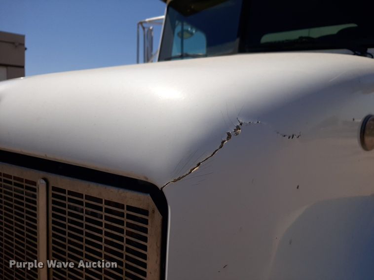 image for item DQ6969 2003 Peterbilt 330 water truck