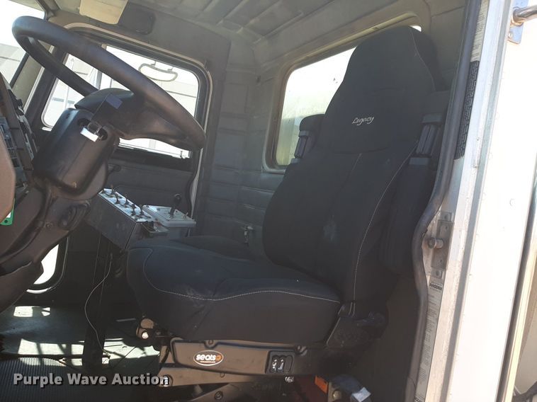 image for item DQ6969 2003 Peterbilt 330 water truck