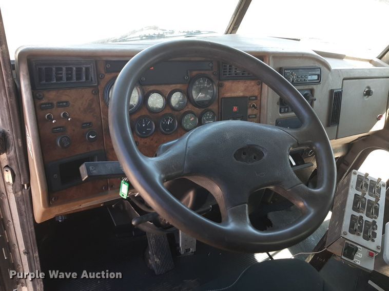 image for item DQ6969 2003 Peterbilt 330 water truck