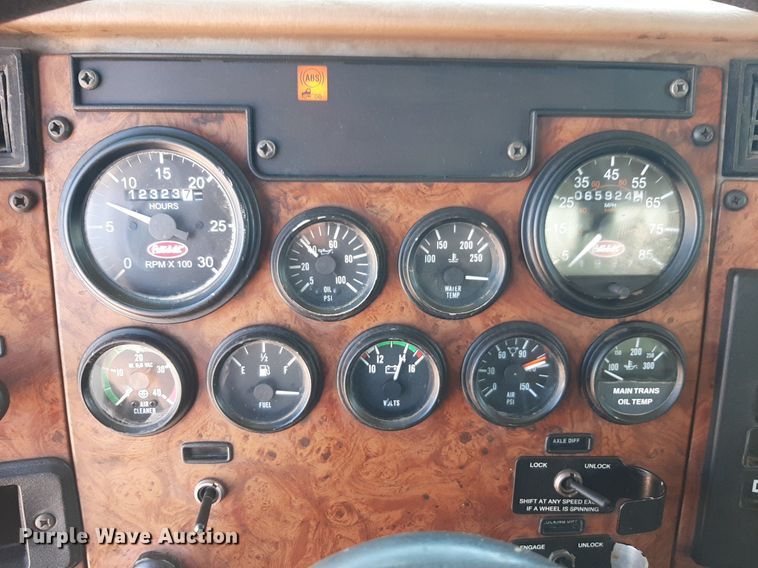 image for item DQ6969 2003 Peterbilt 330 water truck