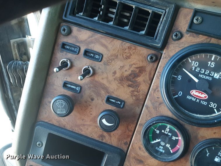 image for item DQ6969 2003 Peterbilt 330 water truck