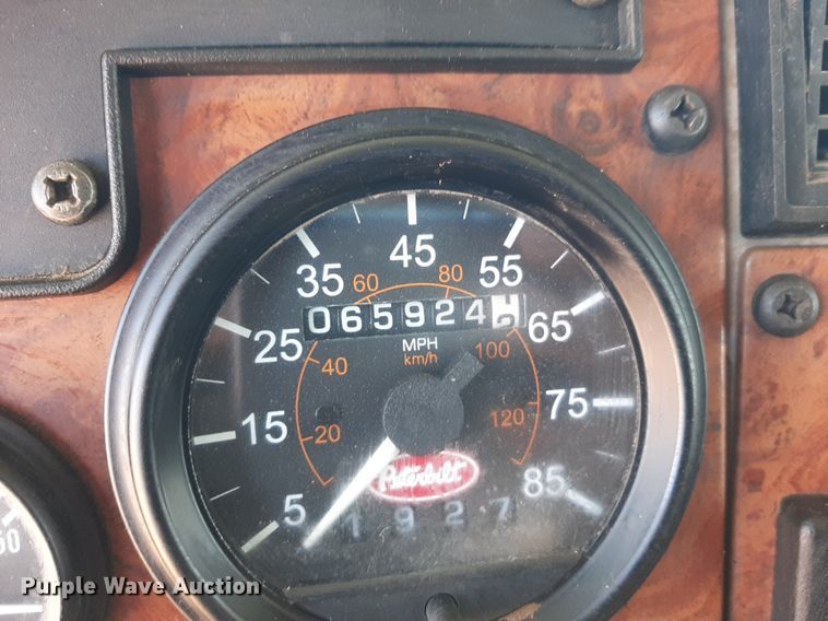 image for item DQ6969 2003 Peterbilt 330 water truck