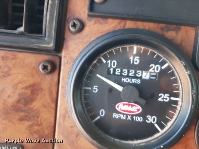 image for item DQ6969 2003 Peterbilt 330 water truck