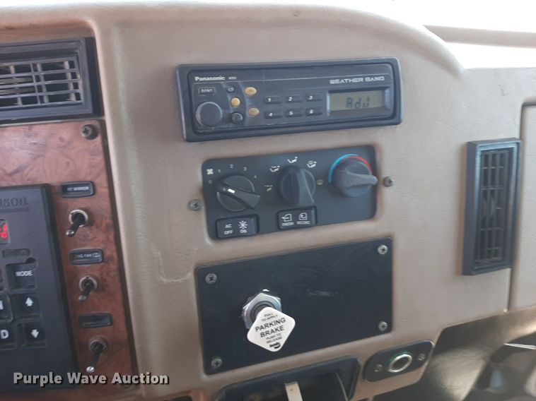 image for item DQ6969 2003 Peterbilt 330 water truck