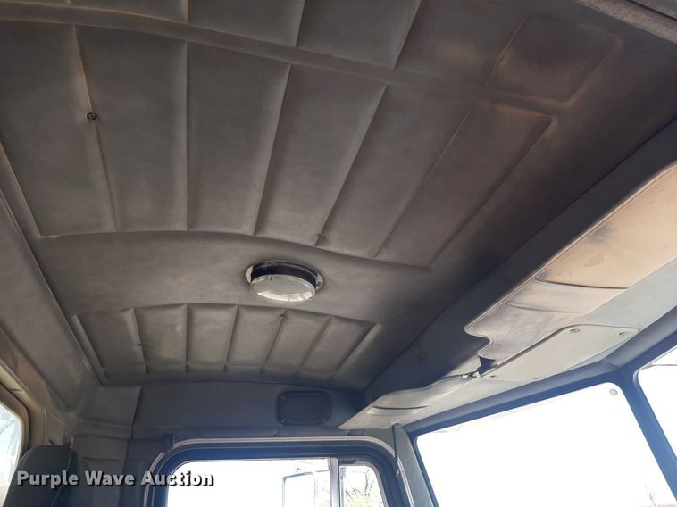 image for item DQ6969 2003 Peterbilt 330 water truck