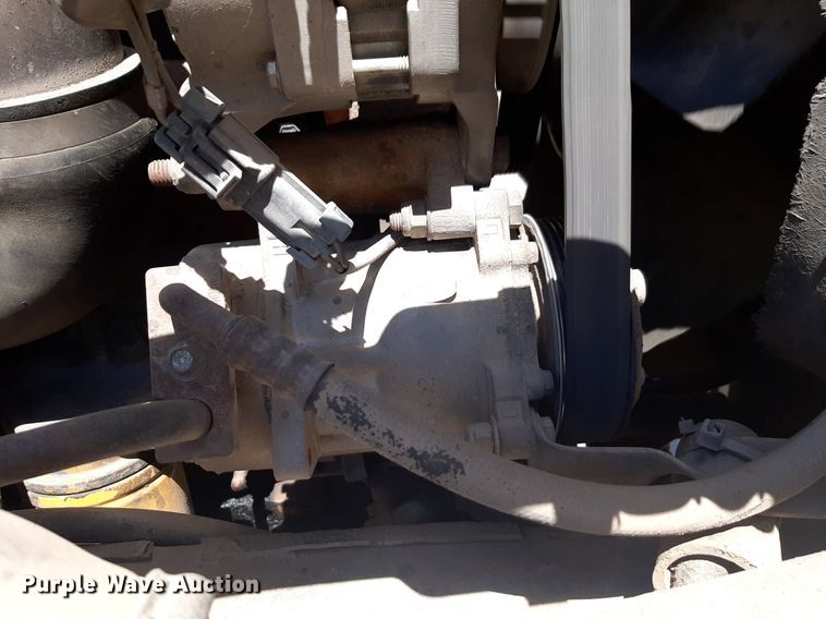 image for item DQ6969 2003 Peterbilt 330 water truck