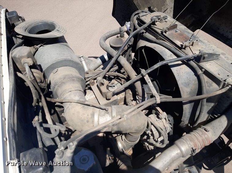 image for item DQ6969 2003 Peterbilt 330 water truck