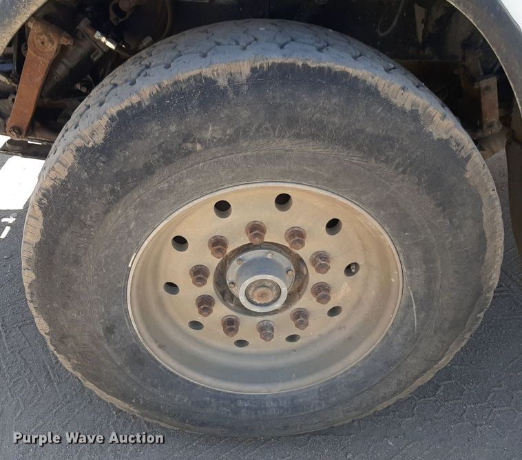 image for item DQ6969 2003 Peterbilt 330 water truck