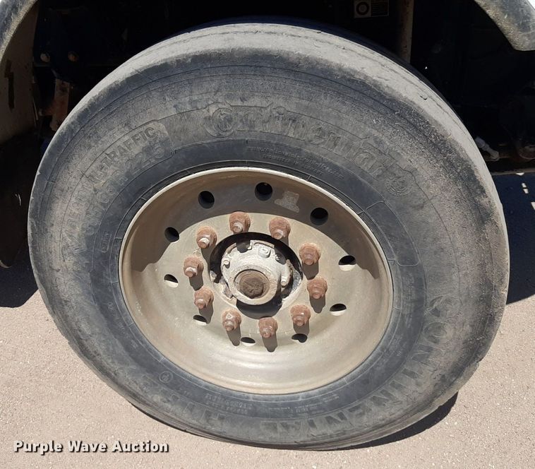 image for item DQ6969 2003 Peterbilt 330 water truck