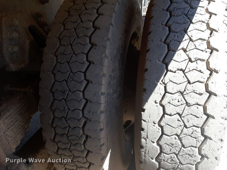 image for item DQ6969 2003 Peterbilt 330 water truck