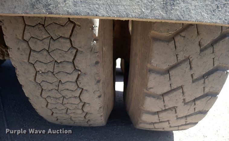 image for item DQ6969 2003 Peterbilt 330 water truck