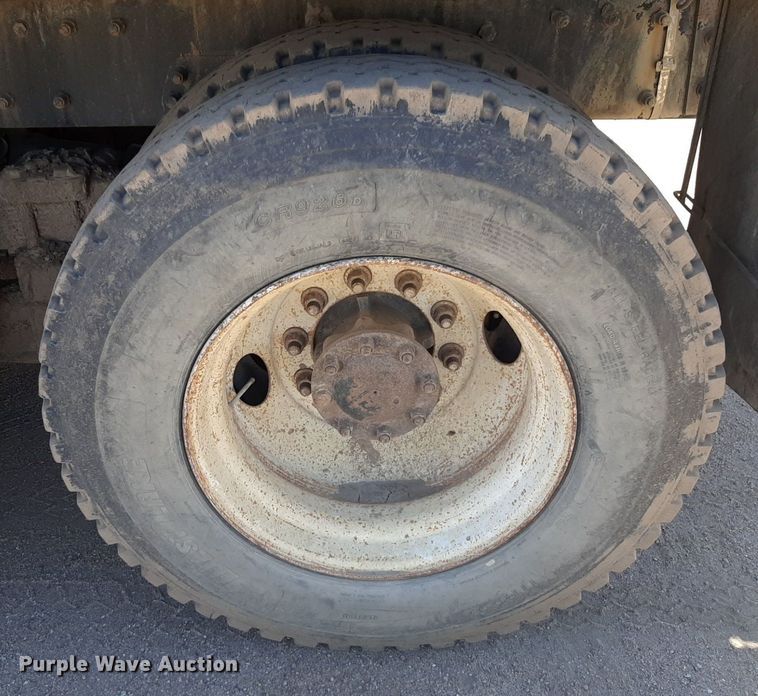 image for item DQ6969 2003 Peterbilt 330 water truck