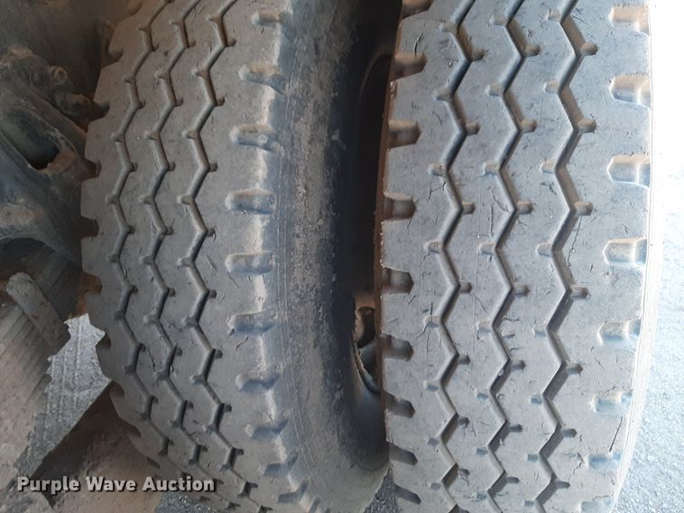 image for item DQ6969 2003 Peterbilt 330 water truck