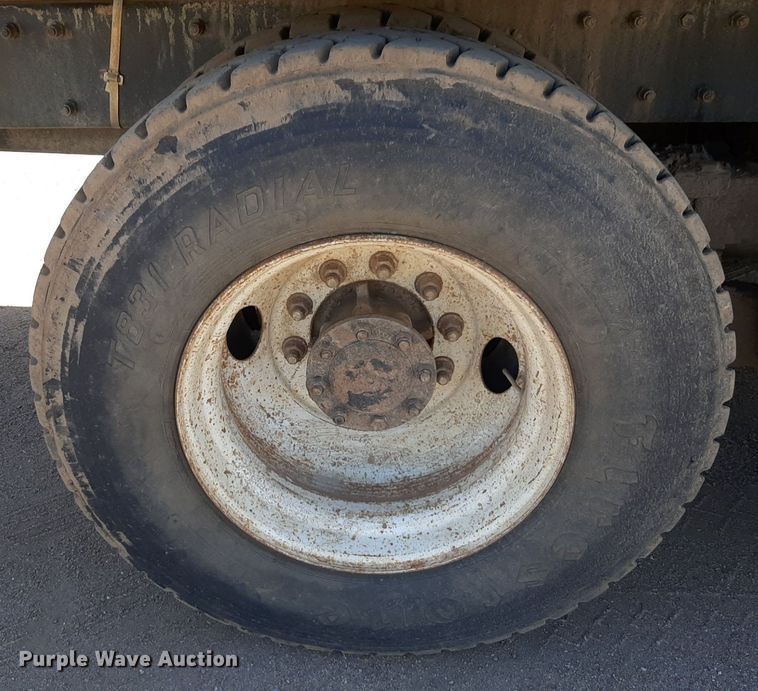 image for item DQ6969 2003 Peterbilt 330 water truck