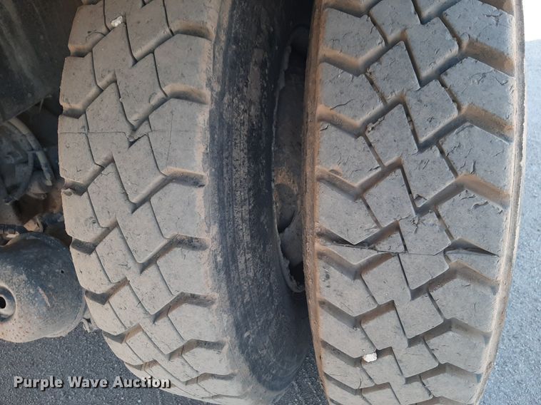 image for item DQ6969 2003 Peterbilt 330 water truck