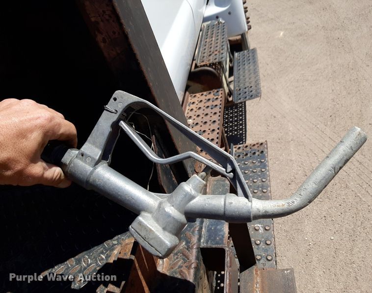 image for item DQ6970 2007 Ford F650 Crew Cab flatbed truck