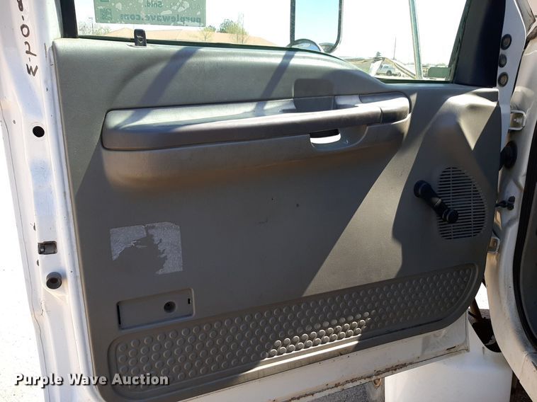 image for item DQ6970 2007 Ford F650 Crew Cab flatbed truck