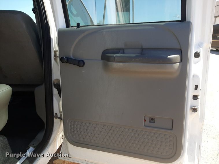 image for item DQ6970 2007 Ford F650 Crew Cab flatbed truck