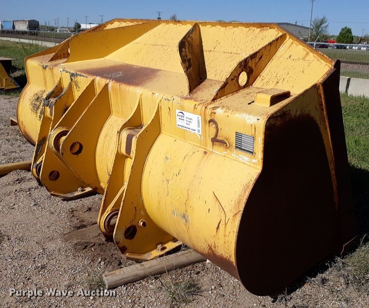image for item DQ6971 Komatsu WA380-5L wheel loader bucket