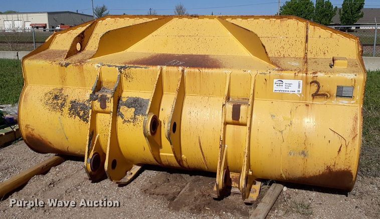 image for item DQ6971 Komatsu WA380-5L wheel loader bucket