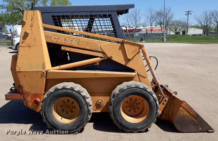 image for item DQ6972 2001 Case 1845C skid steer loader