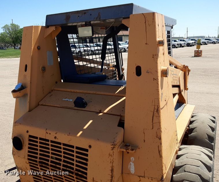 image for item DQ6972 2001 Case 1845C skid steer loader