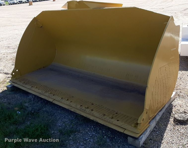 image for item DQ6973 Caterpillar 938 wheel loader bucket